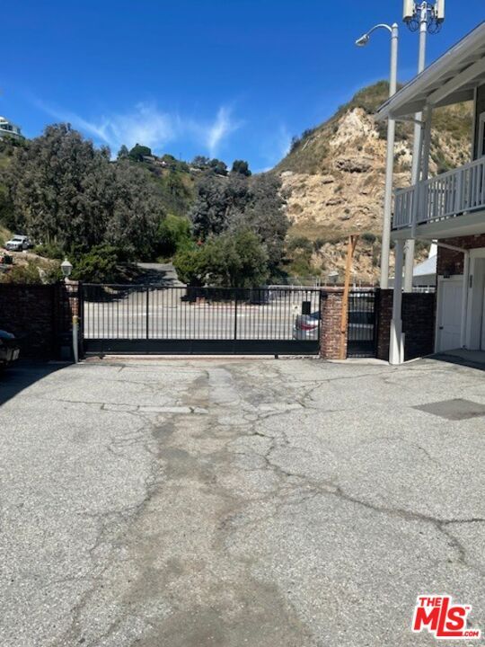 22860 Pacific Coast Hwy in Malibu, CA - Building Photo - Building Photo