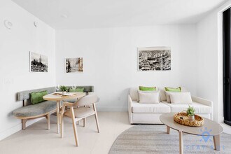 601 NE 1st Ave in Miami, FL - Building Photo - Building Photo