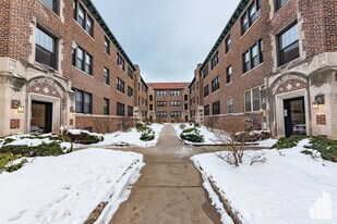 1313 Oak Ave in Evanston, IL - Building Photo