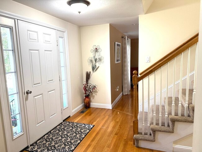 9 Hibiscus Way in Nashua, NH - Building Photo - Building Photo