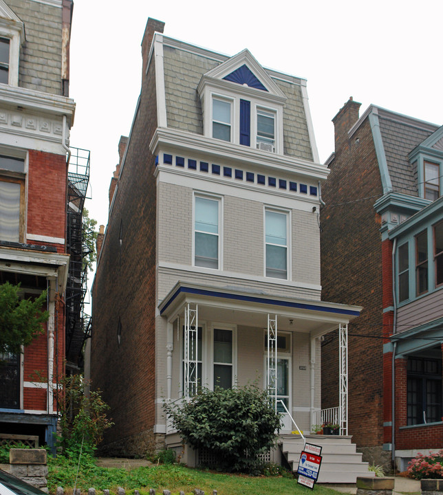 3232 Bishop St in Cincinnati, OH - Building Photo