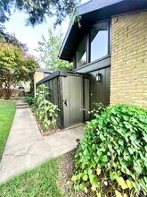 4637 Country Creek Dr, Unit 1076S in Dallas, TX - Building Photo - Building Photo