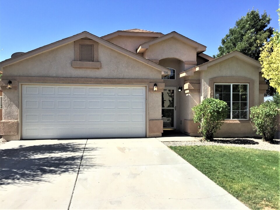 500 Playful Meadows Dr NE in Rio Rancho, NM - Building Photo