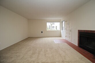 5025-5025 S View Point Ter, Unit 5025 in Portland, OR - Building Photo - Building Photo