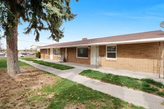 1131-1133 W Ivy Ave in Moses Lake, WA - Building Photo - Building Photo
