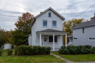 3810 Clark St in West Mifflin, PA - Foto de edificio - Building Photo