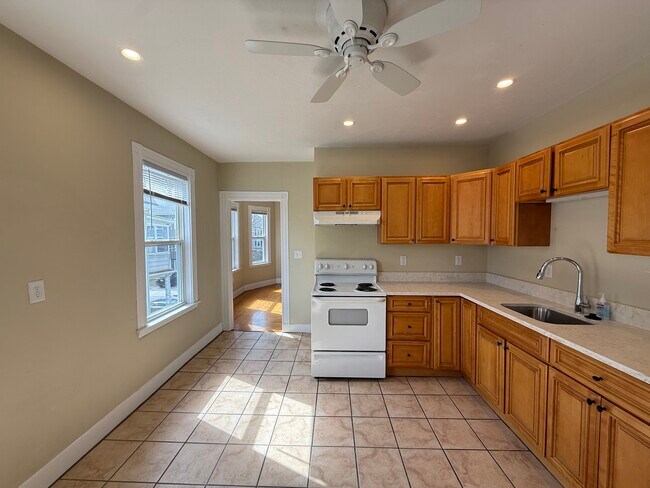 33 Rich St, Unit 1 in Waltham, MA - Building Photo - Building Photo