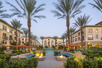 Westview at Irvine Spectrum in Irvine, CA - Foto de edificio - Building Photo