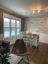 4858 W Gunnison St, Unit 1 in Chicago, IL - Building Photo - Building Photo