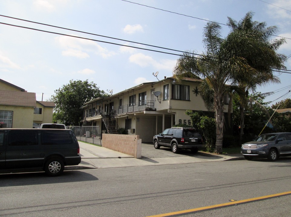 955 S Downey Rd in Los Angeles, CA - Foto de edificio