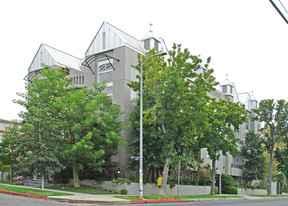 900 N Croft Ave Apartments