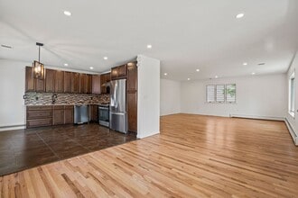 17 Edgar Ct in Huntington, NY - Foto de edificio - Building Photo