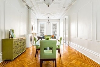 325 Montgomery St in Jersey City, NJ - Building Photo - Building Photo