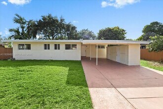 140 NW 198th St in Miami, FL - Building Photo - Building Photo