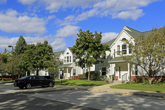 Crystal Lake Apartments in Pontiac, MI - Foto de edificio - Building Photo