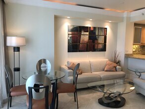 322 Karen Ave in Las Vegas, NV - Building Photo - Building Photo