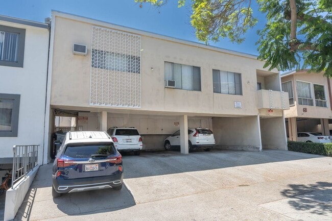 607 Flores St in West Hollywood, CA - Building Photo - Building Photo