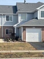 8393 Mystic in Darien, IL - Building Photo