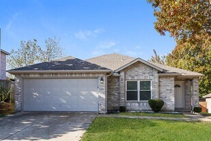 1225 McCary St in Cedar Hill, TX - Building Photo