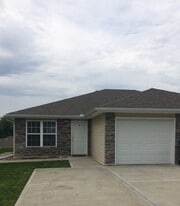 524 W Gay St in Warrensburg, MO - Building Photo