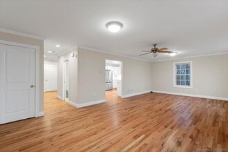 400 Burr St in New Haven, CT - Building Photo - Building Photo
