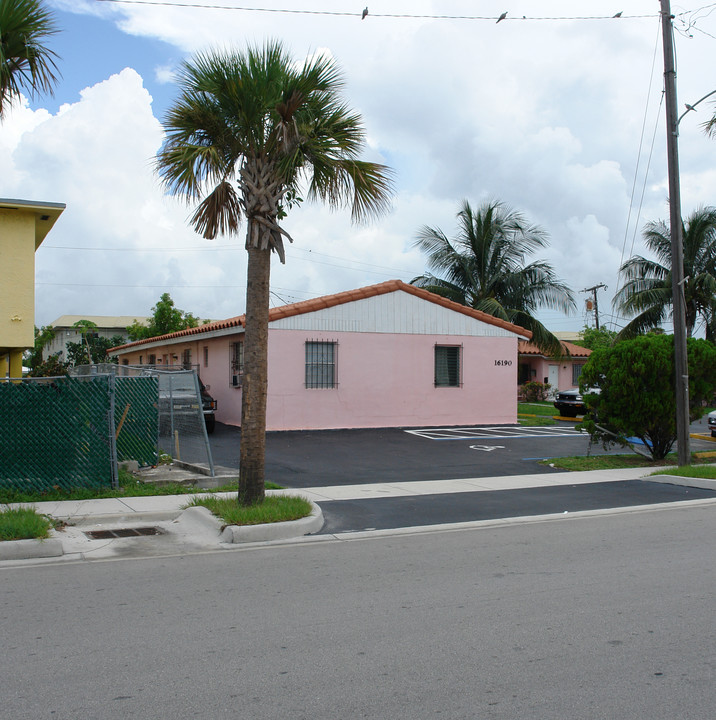 16190 NE 19th Pl in Miami, FL - Foto de edificio