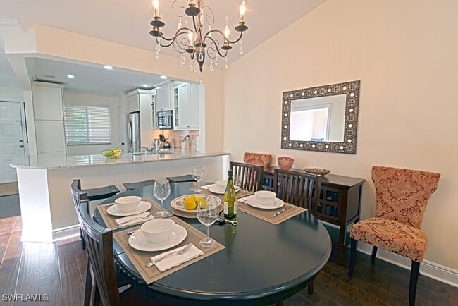 7778 Emerald Cir in Naples, FL - Foto de edificio - Building Photo