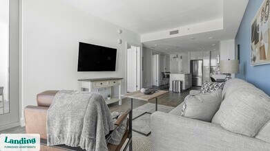 1950 Mayfair St, Unit 716 in Naples, FL - Foto de edificio - Building Photo