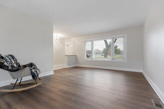 198 Shadywood Ln in Elk Grove Village, IL - Building Photo - Building Photo