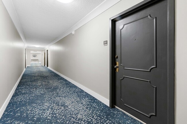 16546 NE 26th Ave in North Miami Beach, FL - Building Photo - Building Photo