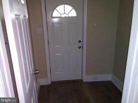 102 W Broad St in Souderton, PA - Building Photo