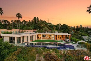 455 Castle Pl in Beverly Hills, CA - Building Photo