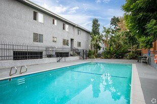 6651 Haskell Ave in Van Nuys, CA - Building Photo