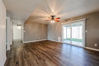 408 W Oraibi Dr in Phoenix, AZ - Building Photo - Building Photo