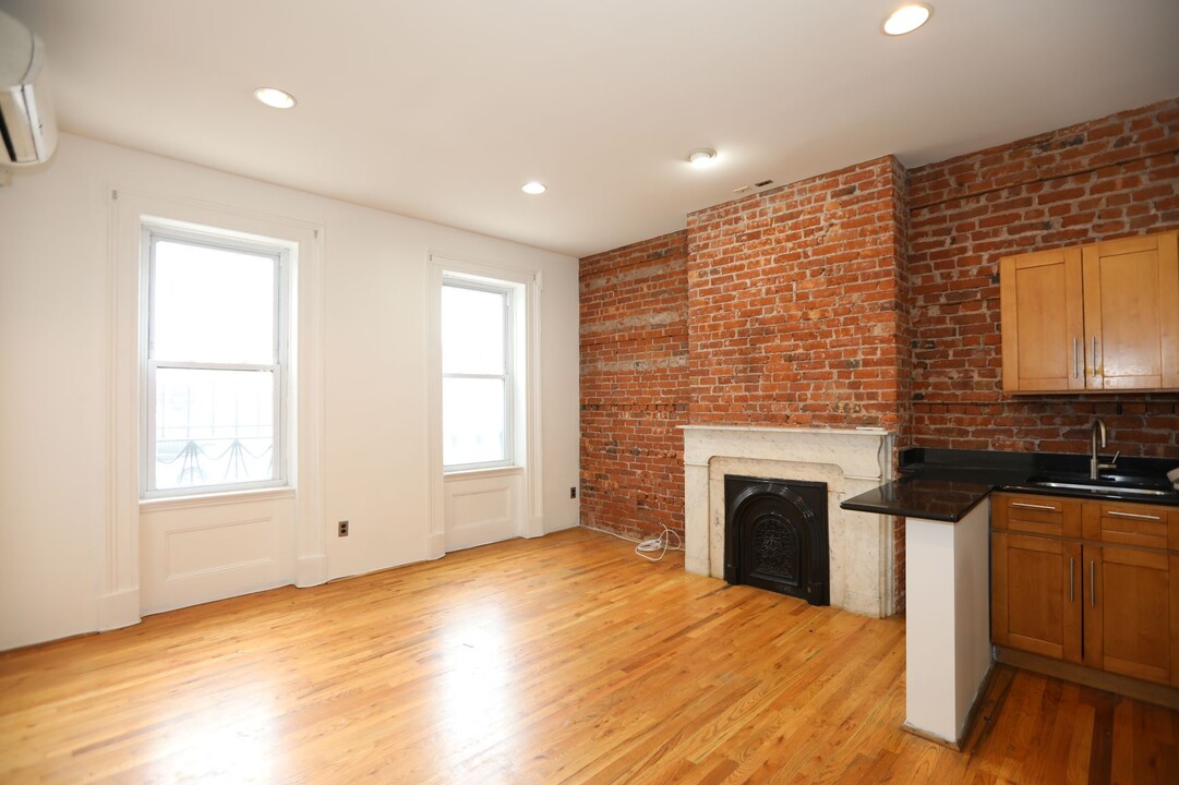 19 Fulton Street in Newark, NJ - Building Photo