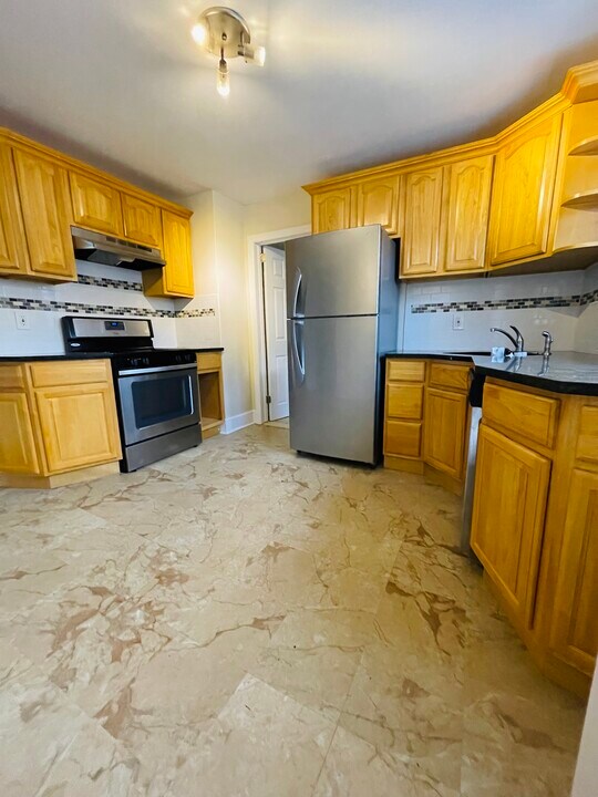 180 Highland Ave, Unit #2 entire 2nF in Edison, NJ - Building Photo