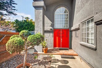 2481 S Bundy Dr in Los Angeles, CA - Building Photo - Building Photo