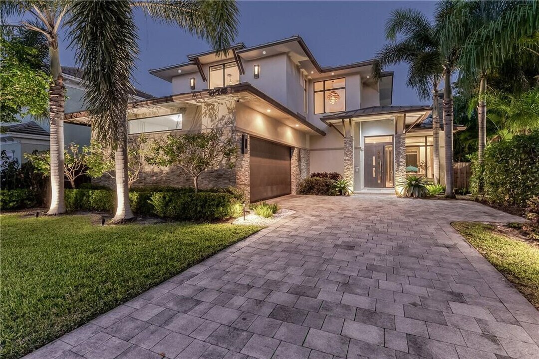 404 NE 13th Ave in Fort Lauderdale, FL - Building Photo