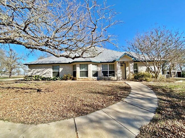 1036 Sherrill Ln in Lexington, TX - Building Photo - Building Photo