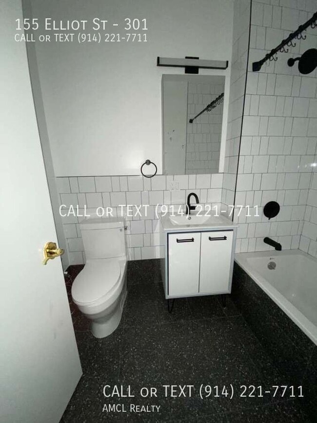 155 Elliot St in Yonkers, NY - Building Photo - Building Photo