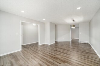 2412 S Sheffield Cir in Sioux Falls, SD - Building Photo - Building Photo