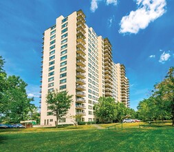 Colony House Apartments in New Brunswick, NJ - Building Photo - Building Photo