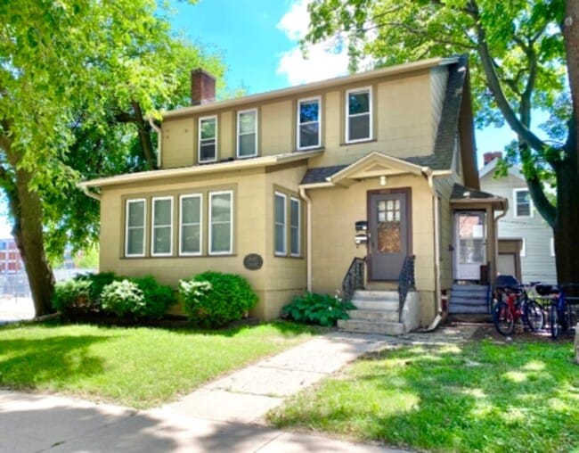 property at 1601 Chadbourne Ave