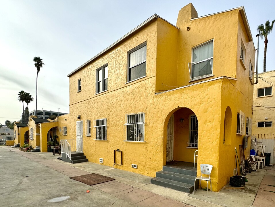 927 W 82nd St in Los Angeles, CA - Building Photo