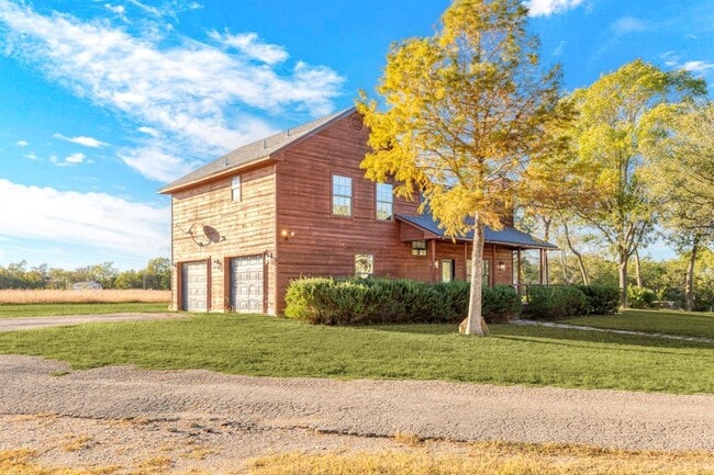 4930 State Park Rd in Lockhart, TX - Building Photo - Building Photo