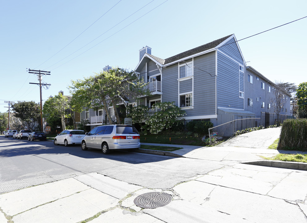 10756 Blix St in North Hollywood, CA - Building Photo