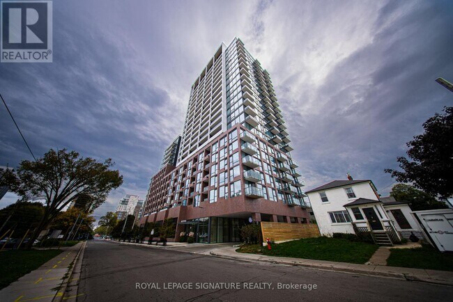 28 Ann St in Mississauga, ON - Building Photo - Building Photo