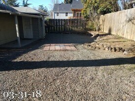 1429 E Main St in Medford, OR - Building Photo