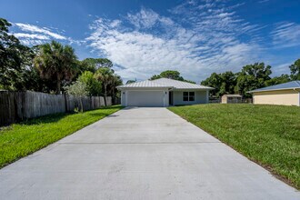 7401 Donlon Rd in Fort Pierce, FL - Building Photo - Building Photo