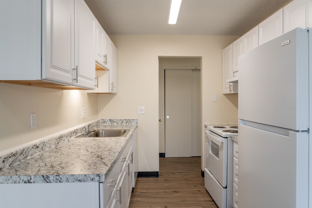 Central Chalet Apartments in Portland, OR - Building Photo